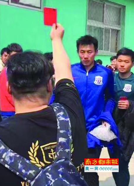 日前，《狙击手》曝光了这组镜头拍摄现场的幕后花絮
