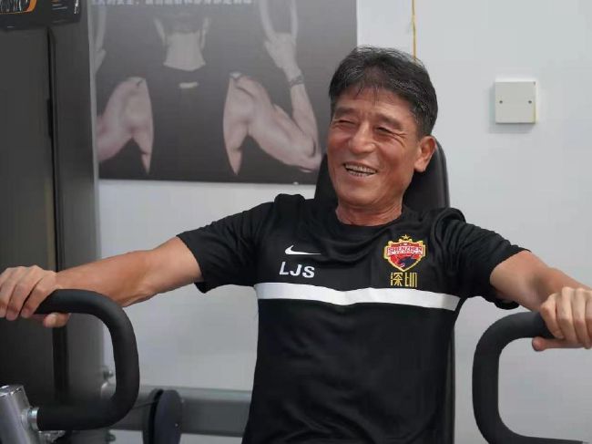 那个时候，所有人都在她的耳边，不停的告诉她：叶辰是个废物、是个屌丝、是个垃圾，她不该跟叶辰在一起、要赶紧跟叶辰离婚。